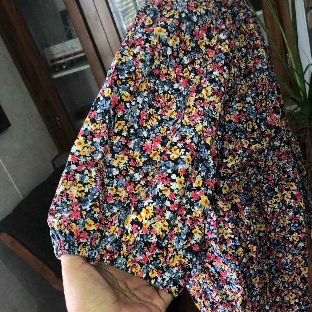 OLD NAVY SIZE LARGE FLORAL PEPLUM TOP WITH PUFF SHORT SLEEVES SLIGHT CROP EUC
